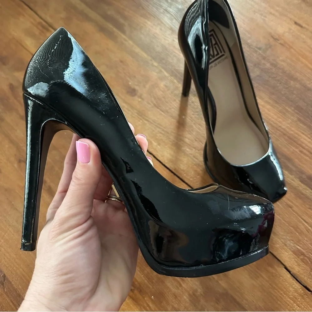 Pour La Victoire Irina Black Patent Leather Platform Pumps Stiletto Heels 6.5